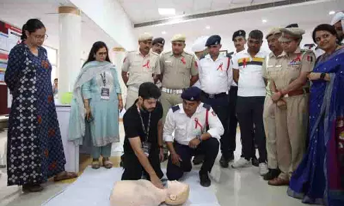 PGI के विशेषज्ञों ने यातायात पुलिसकर्मियों को जीवन रक्षक आघात प्रतिक्रिया का प्रशिक्षण दिया PGI के विशेषज्ञों ने यातायात पुलिसकर्मियों को जीवन रक्षक आघात प्रतिक्रिया का प्रशिक्षण दिया