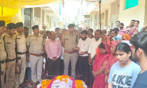 Gwalior : महिला को मृत्यु के बाद देहदान के लिए राजकीय गार्ड ऑफ ऑनर से सम्मानित किया गया Gwalior : महिला को मृत्यु के बाद देहदान के लिए राजकीय गार्ड ऑफ ऑनर से सम्मानित किया गया