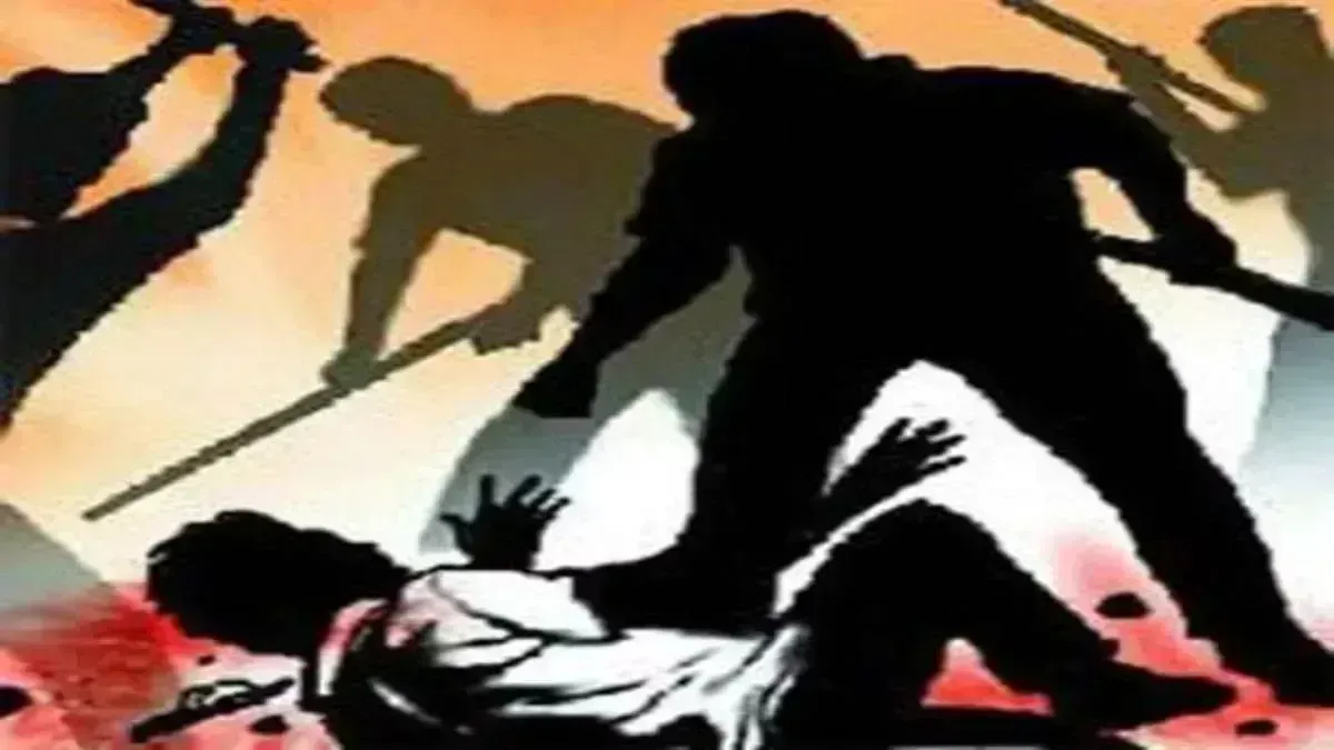 Amethi: लाठी-डंडों से हमला, प्रवासी युवक पर गांव में टूटा कहर