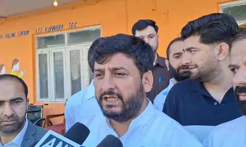 Kupwara MLA ने सीएम के सलाहकार पर अति-संवैधानिक हस्तक्षेप का आरोप लगाया Kupwara MLA ने सीएम के सलाहकार पर अति-संवैधानिक हस्तक्षेप का आरोप लगाया