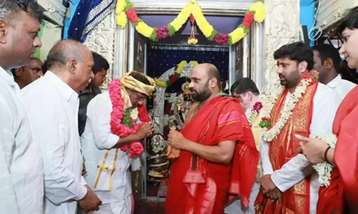 Telangana: हैदराबाद में बोनालु उत्सव का उल्लास Telangana: हैदराबाद में बोनालु उत्सव का उल्लास