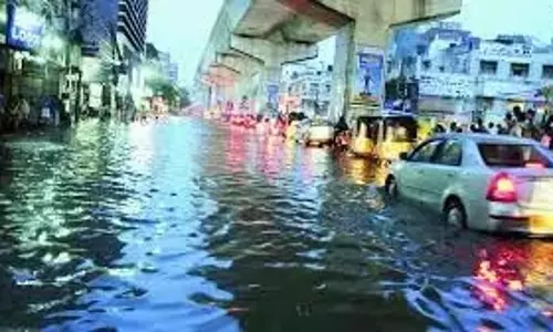 Telangana: भारी बारिश के बाद यातायात ठप Telangana: भारी बारिश के बाद यातायात ठप