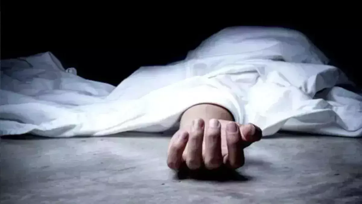 Alirajpur: स्वास्थ्य सिस्टम की लापरवाही! झोलाछाप के इलाज से गई युवक की जान Alirajpur: स्वास्थ्य सिस्टम की लापरवाही! झोलाछाप के इलाज से गई युवक की जान
