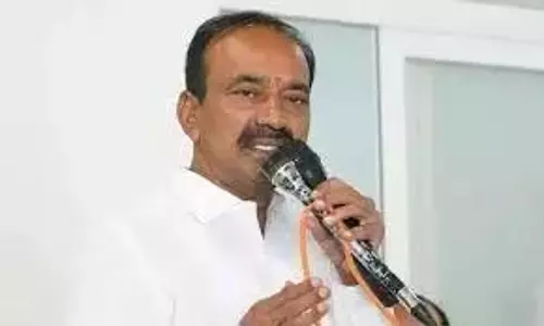 Telangana: राजनीतिक उथल-पुथल के बीच एटाला ने वफ़ादारी की शपथ ली Telangana: राजनीतिक उथल-पुथल के बीच एटाला ने वफ़ादारी की शपथ ली