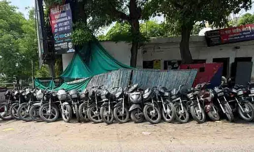 Amritsar: वाहन चोर गिरोह का भंडाफोड़, दो गिरफ्तार Amritsar: वाहन चोर गिरोह का भंडाफोड़, दो गिरफ्तार