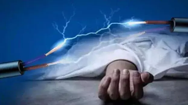 Kozhikode में टूटे हुए बिजली के तार की चपेट में आने से 65 वर्षीय महिला की मौत हो गई