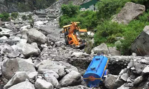 Kangra में भारी बारिश से 19 लोगों की मौत, 130 करोड़ रुपये का नुकसान Kangra में भारी बारिश से 19 लोगों की मौत, 130 करोड़ रुपये का नुकसान