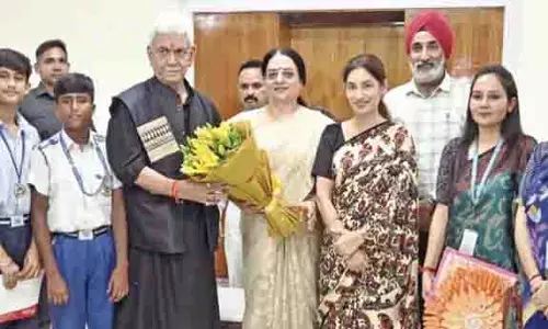 LG Sinha ने जम्मू संस्कृति स्कूल के विशेष आवश्यकता वाले छात्रों से मुलाकात की