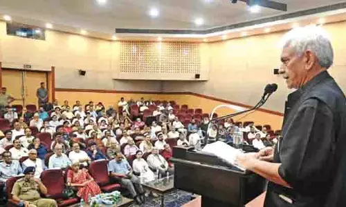 खून और पानी एक साथ नहीं बह सकते: LG Sinha
