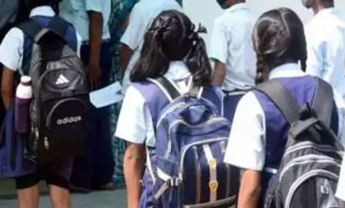 Moradabad: सभी स्कूलों में सप्ताह में दो दिन छुट्टी Moradabad: सभी स्कूलों में सप्ताह में दो दिन छुट्टी