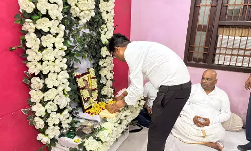 वित्त मंत्री ओपी चौधरी ने विजय बपोडिया को अर्पित की श्रद्धांजलि