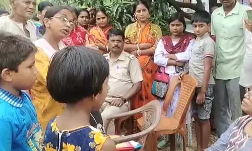 प्रधानाध्यापिका पर छात्रों और सहकर्मियों के प्रति अपमानजनक व्यवहार का आरोप प्रधानाध्यापिका पर छात्रों और सहकर्मियों के प्रति अपमानजनक व्यवहार का आरोप