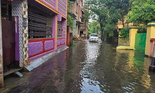 Howrah शहर एक घंटे की बारिश में जलमग्न