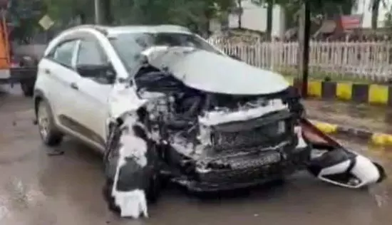 बिलासपुर में सड़क हादसा, अधिकारी का हाथ टूटा बिलासपुर में सड़क हादसा, अधिकारी का हाथ टूटा