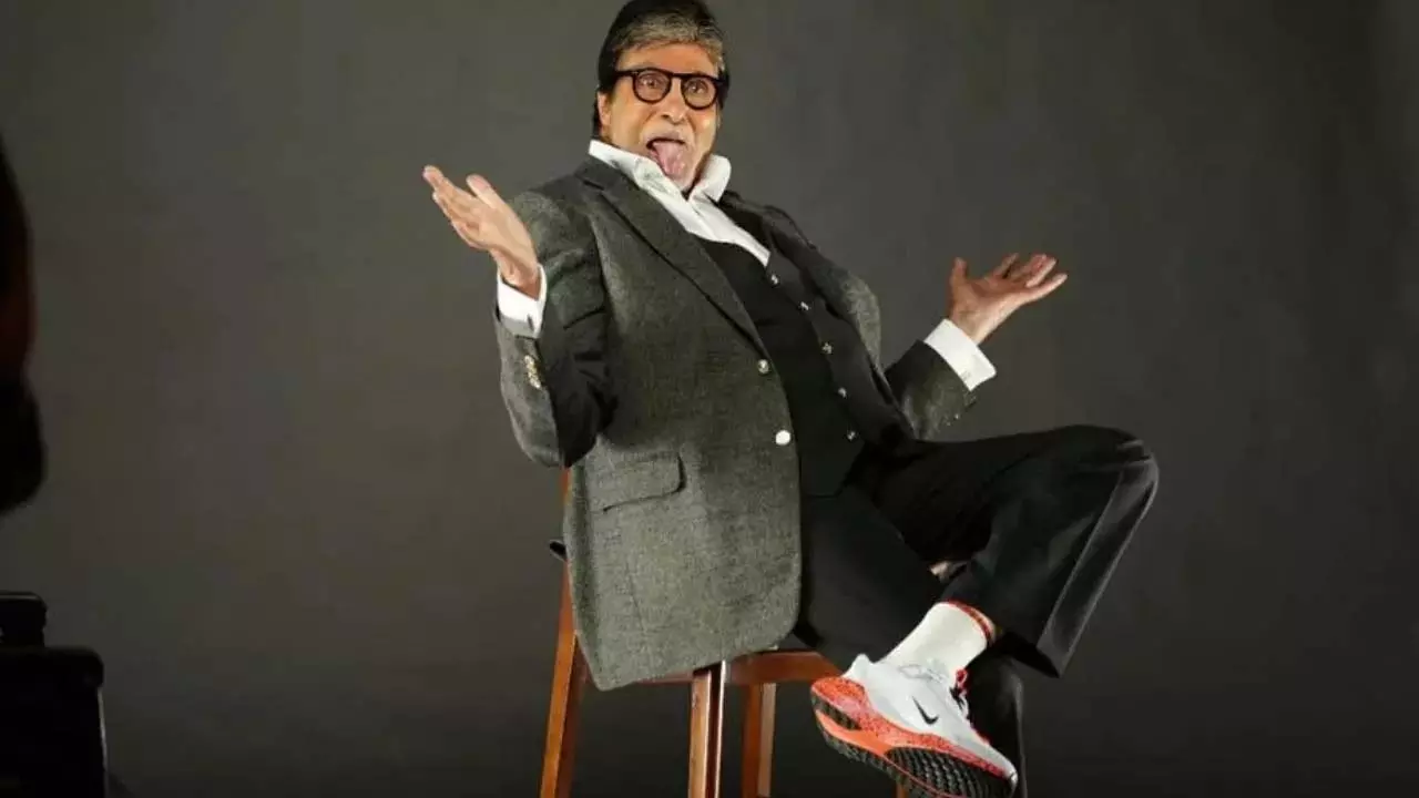 Amitabh Bachchan :डिजाइनर जूतों की जगह सिंपल स्पोर्ट्स शूज पहनते हैं अमिताभ बच्चन, जानिए खास वजह Amitabh Bachchan :डिजाइनर जूतों की जगह सिंपल स्पोर्ट्स शूज पहनते हैं अमिताभ बच्चन, जानिए खास वजह