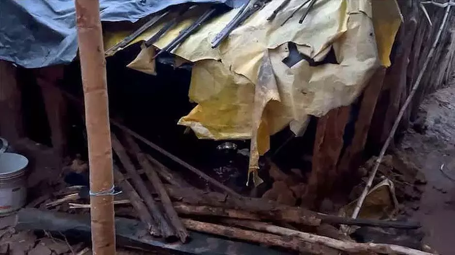 गजपति गांव में भूस्खलन से 7 घर क्षतिग्रस्त, बच्ची बाल-बाल बची गजपति गांव में भूस्खलन से 7 घर क्षतिग्रस्त, बच्ची बाल-बाल बची