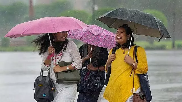 Tamil Nadu : आज 4 जिलों में भारी बारिश की चेतावनी Tamil Nadu : आज 4 जिलों में भारी बारिश की चेतावनी
