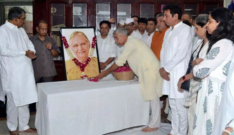 कांग्रेस ने पूर्व मुख्यमंत्री शीला दीक्षित की पुण्यतिथि पर श्रद्धांजलि अर्पित की कांग्रेस ने पूर्व मुख्यमंत्री शीला दीक्षित की पुण्यतिथि पर श्रद्धांजलि अर्पित की