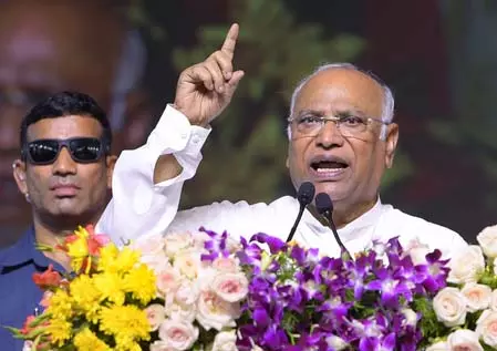 कांग्रेस नेताओं ने मल्लिकार्जुन खड़गे को 83वें जन्मदिन पर दी शुभकामनाएं कांग्रेस नेताओं ने मल्लिकार्जुन खड़गे को 83वें जन्मदिन पर दी शुभकामनाएं