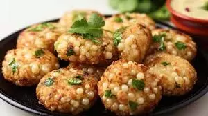 Sabudana Bonda Recipe: व्रत के दौरान ज्यादा मेहनत करने से बचें, इस तरह मिनटों में तैयार करें क्रिस्पी और टेस्टी साबुदाना बोंडा Sabudana Bonda Recipe: व्रत के दौरान ज्यादा मेहनत करने से बचें, इस तरह मिनटों में तैयार करें क्रिस्पी और टेस्टी साबुदाना बोंडा