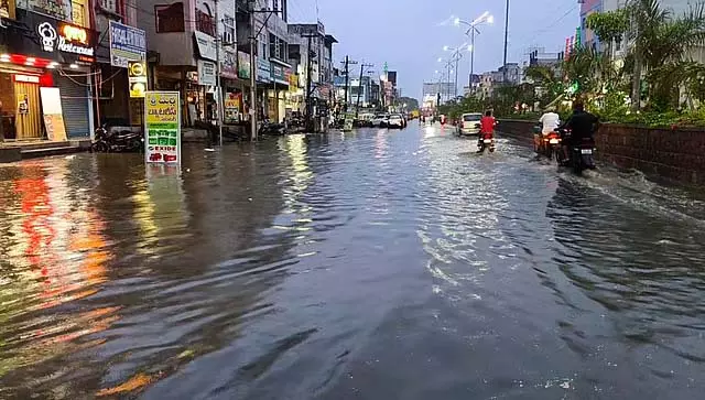 Jangaon की सड़कों पर बारिश से टैक्स बर्बाद Jangaon की सड़कों पर बारिश से टैक्स बर्बाद