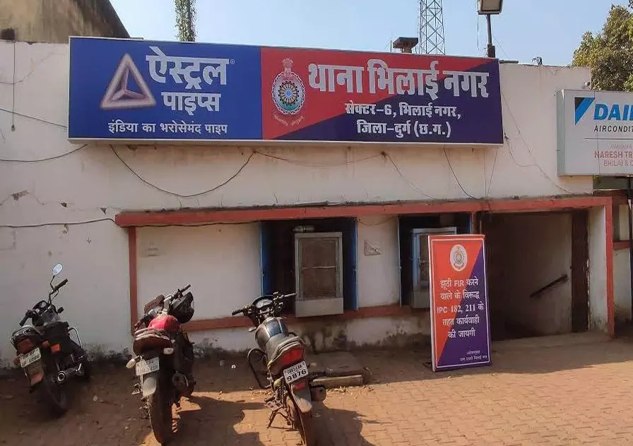 दुर्ग में रिटायर्ड मैनेजर समेत 2 लोगों से ठगी दुर्ग में रिटायर्ड मैनेजर समेत 2 लोगों से ठगी