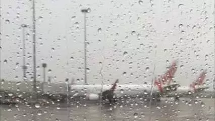 Mumbai एयरपोर्ट, इंडिगो, स्पाइसजेट ने शहर में भारी बारिश के कारण उड़ानें प्रभावित होने पर यात्रा सलाह जारी की Mumbai एयरपोर्ट, इंडिगो, स्पाइसजेट ने शहर में भारी बारिश के कारण उड़ानें प्रभावित होने पर यात्रा सलाह जारी की