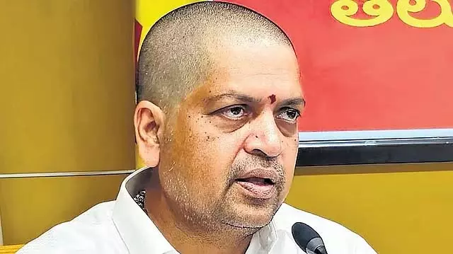 शराब घोटाले के मास्टरमाइंड का जल्द होगा खुलासा: Kollu Ravindra शराब घोटाले के मास्टरमाइंड का जल्द होगा खुलासा: Kollu Ravindra