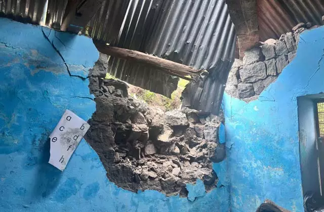 Jammu-Kashmir: सरकारी स्कूल भूस्खलन की चपेट में, 1 बच्चे की मौत, कई घायल Jammu-Kashmir: सरकारी स्कूल भूस्खलन की चपेट में, 1 बच्चे की मौत, कई घायल