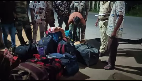 पुलिस ने पीछा कर बस को रोका, 9 लाख का गांजा जब्त पुलिस ने पीछा कर बस को रोका, 9 लाख का गांजा जब्त