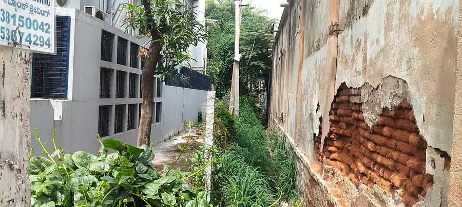 Gauribidanur : 30 साल से बंद है सड़क Gauribidanur : 30 साल से बंद है सड़क