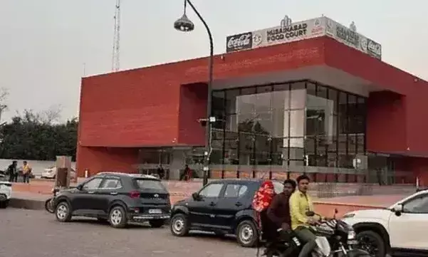 Lucknow: सार्वजनिक जगह पर युवक की पिटाई, हुसैनाबाद फूड कोर्ट का मामला Lucknow: सार्वजनिक जगह पर युवक की पिटाई, हुसैनाबाद फूड कोर्ट का मामला