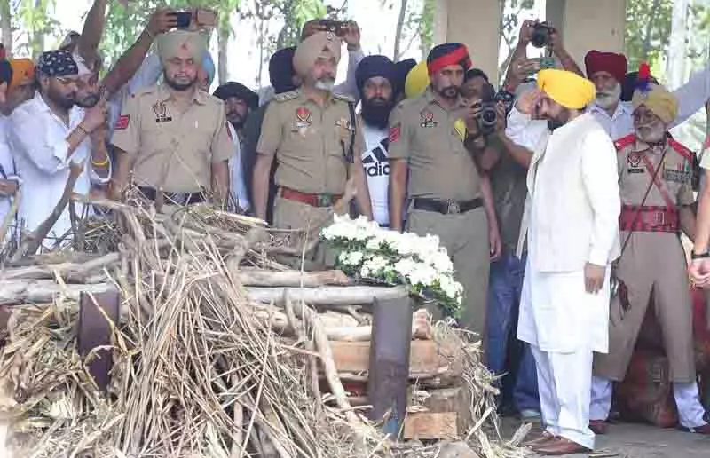 गांव के स्कूल का नाम फौजा सिंह के नाम पर रखा जाएगा: Punjab CM गांव के स्कूल का नाम फौजा सिंह के नाम पर रखा जाएगा: Punjab CM