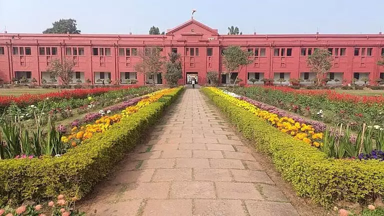 जूनियर छात्रों की रैगिंग करने पर Ravenshaw विश्वविद्यालय के दस छात्रों को छात्रावास से निकाला गया जूनियर छात्रों की रैगिंग करने पर Ravenshaw विश्वविद्यालय के दस छात्रों को छात्रावास से निकाला गया