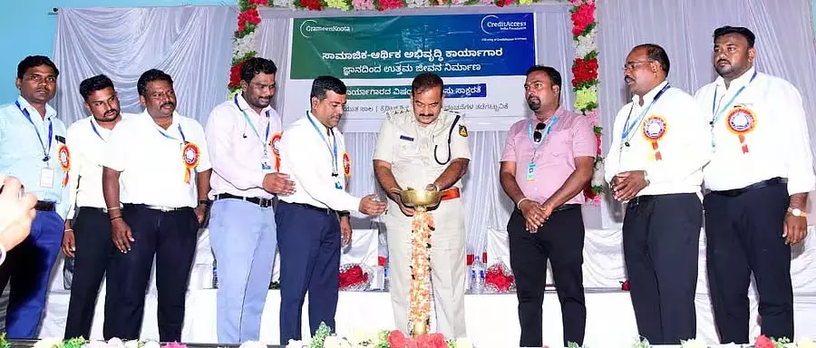डिजिटल धोखाधड़ी जागरूकता ज़रूरी: डीएसपी रोशन ज़मीरा डिजिटल धोखाधड़ी जागरूकता ज़रूरी: डीएसपी रोशन ज़मीरा