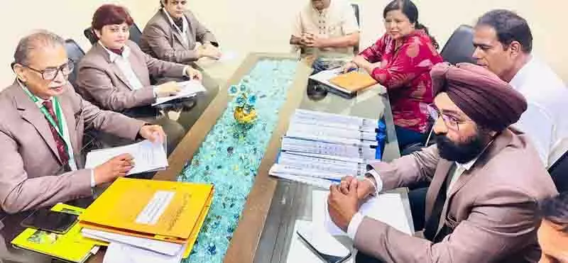 Jalandhar: सुरक्षित स्कूल वाहन योजना को लागू करने के लिए स्कूलों के साथ बैठक की Jalandhar: सुरक्षित स्कूल वाहन योजना को लागू करने के लिए स्कूलों के साथ बैठक की