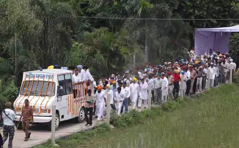 MLA Pargat Singh, राणा गुरजीत, कांग्रेस नेताओं ने फौजा सिंह को श्रद्धांजलि दी MLA Pargat Singh, राणा गुरजीत, कांग्रेस नेताओं ने फौजा सिंह को श्रद्धांजलि दी