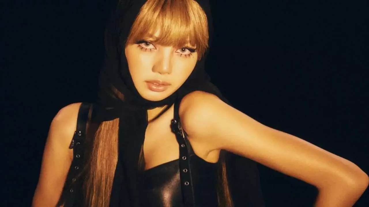 क्या Lisa का नया टैटू उसके पूर्व प्रेमी के बारे में है? क्या Lisa का नया टैटू उसके पूर्व प्रेमी के बारे में है?