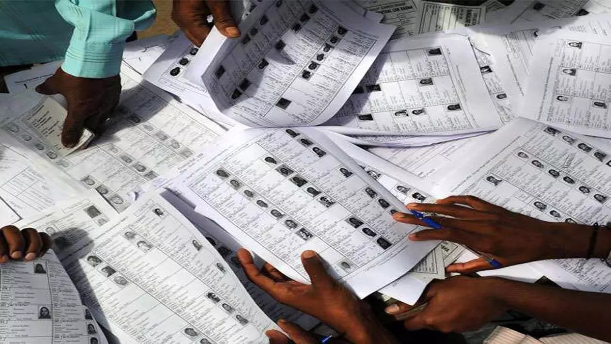 Ballia: वोटर लिस्ट अपडेट को लेकर डीएम का ऐलान, पुनरीक्षण की तारीखें तय Ballia: वोटर लिस्ट अपडेट को लेकर डीएम का ऐलान, पुनरीक्षण की तारीखें तय