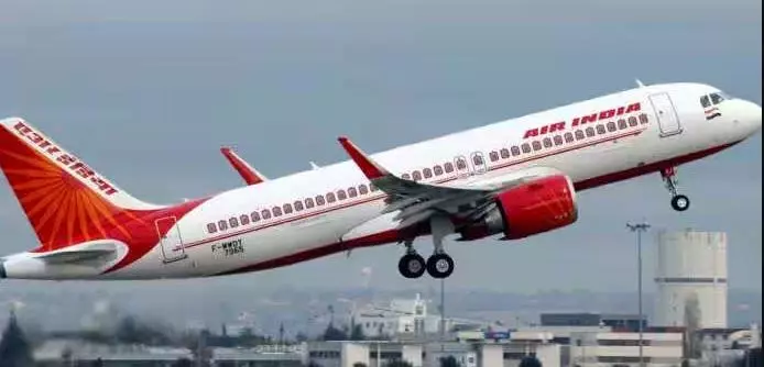 मुंबई एयरपोर्ट पर रनवे से फिसला एयर इंडिया का विमान मुंबई एयरपोर्ट पर रनवे से फिसला एयर इंडिया का विमान