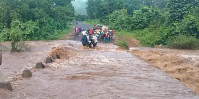 Odisha : मूसलाधार बारिश से यातायात बाधित Odisha : मूसलाधार बारिश से यातायात बाधित