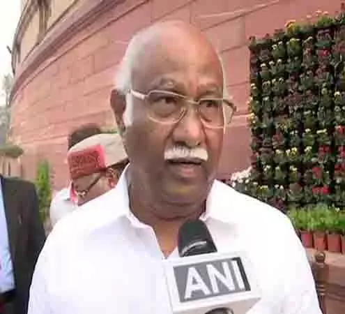 अन्नाद्रमुक के पूर्व मंत्री ए अनवर राजा पार्टी से निष्कासित होने के बाद द्रमुक में शामिल हो गए अन्नाद्रमुक के पूर्व मंत्री ए अनवर राजा पार्टी से निष्कासित होने के बाद द्रमुक में शामिल हो गए