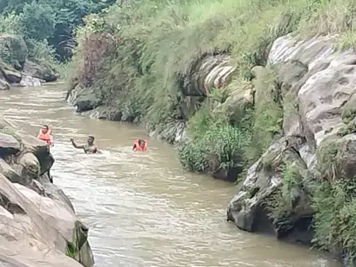 वाटरफॉल में बहे युवक का शव बरामद वाटरफॉल में बहे युवक का शव बरामद