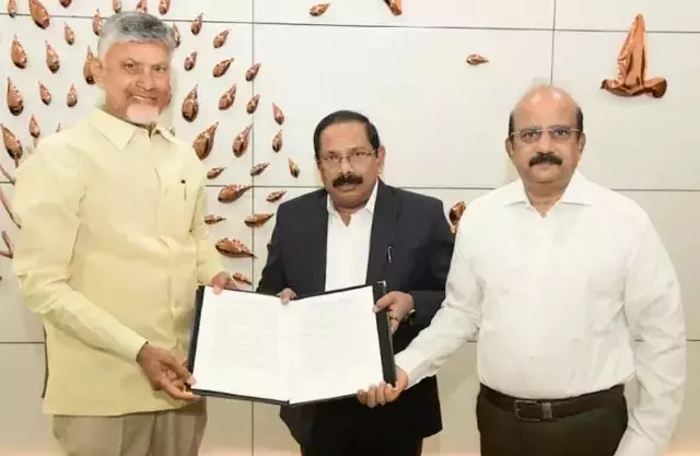 CM नायडू ने हरित हाइड्रोजन घाटी-अमरावती घोषणापत्र जारी किया CM नायडू ने हरित हाइड्रोजन घाटी-अमरावती घोषणापत्र जारी किया