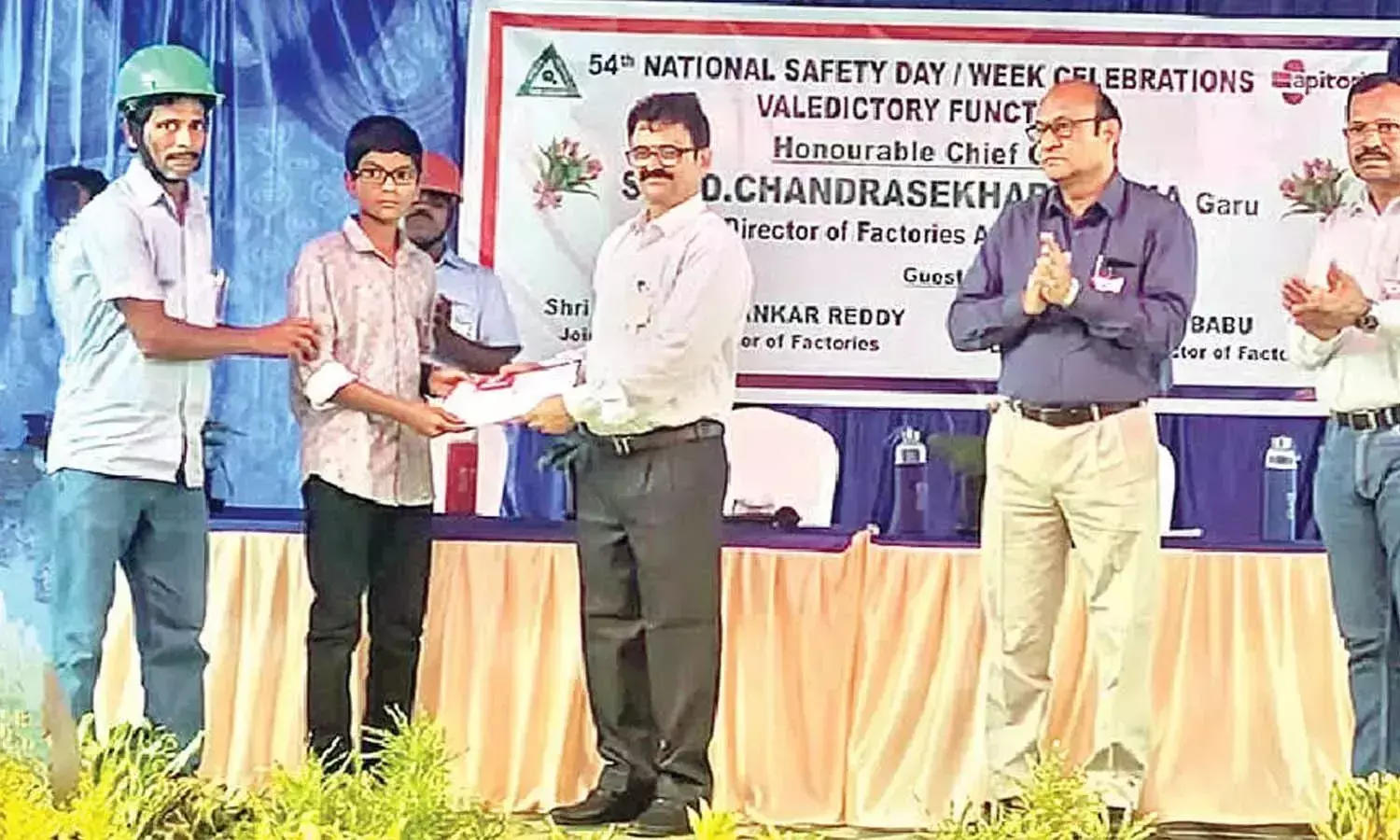 Andhra: लोगों से प्लास्टिक से बचने का आग्रह Andhra: लोगों से प्लास्टिक से बचने का आग्रह