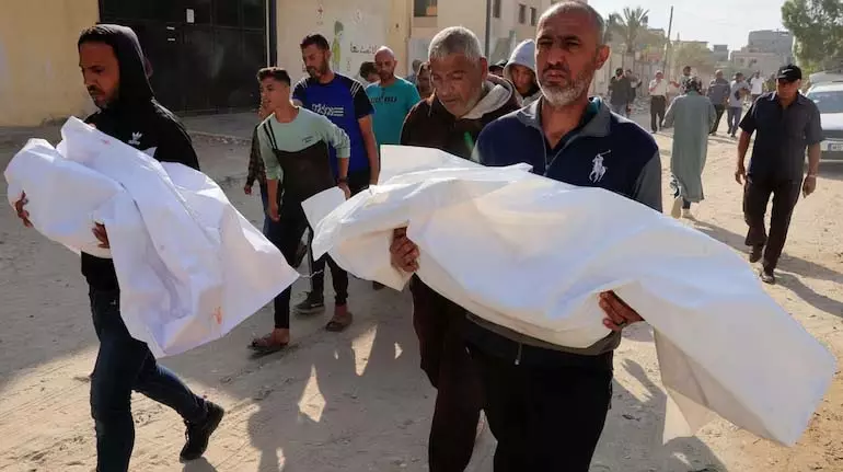 Gaza में भोजन की तलाश में दर्जनों फिलिस्तीनी मारे गए Gaza में भोजन की तलाश में दर्जनों फिलिस्तीनी मारे गए