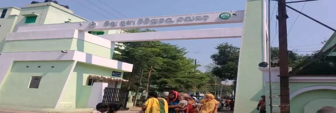शिकायत पर कथित निष्क्रियता से आहत महिला ने ओडिशा पुलिस थाने में जहर खाया शिकायत पर कथित निष्क्रियता से आहत महिला ने ओडिशा पुलिस थाने में जहर खाया