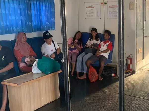Indonesia: उत्तरी सुलावेसी में यात्री नौका में आग लगने से कम से कम 3 लोगों की मौत Indonesia: उत्तरी सुलावेसी में यात्री नौका में आग लगने से कम से कम 3 लोगों की मौत