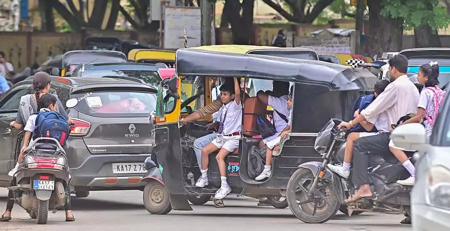 Davanagere : छात्रों की यात्रा अभी भी असुरक्षित Davanagere : छात्रों की यात्रा अभी भी असुरक्षित
