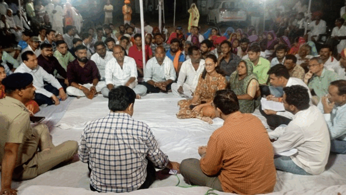 Jalore: जिला कलेक्टर मंगलवार को डांगरा में करेंगे रात्रि चौपाल Jalore: जिला कलेक्टर मंगलवार को डांगरा में करेंगे रात्रि चौपाल